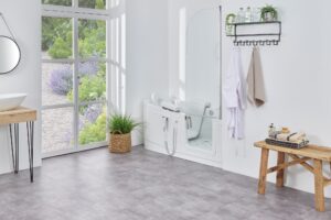 Easyriser bath with shower screen