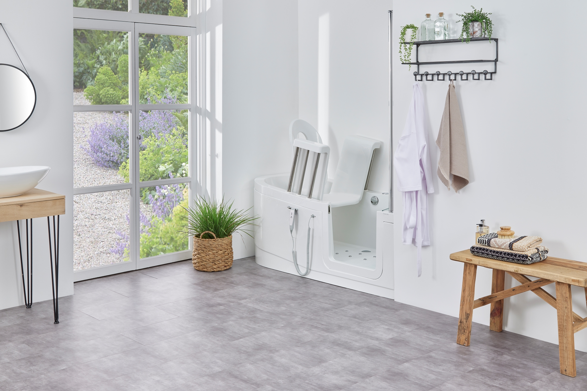 Easyriser bath with shower screen and risen chair