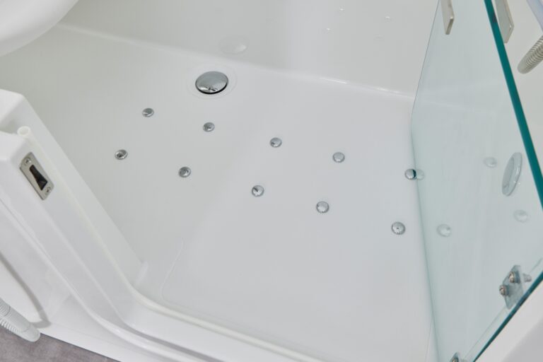 Easyriser bath with shower screen and door open