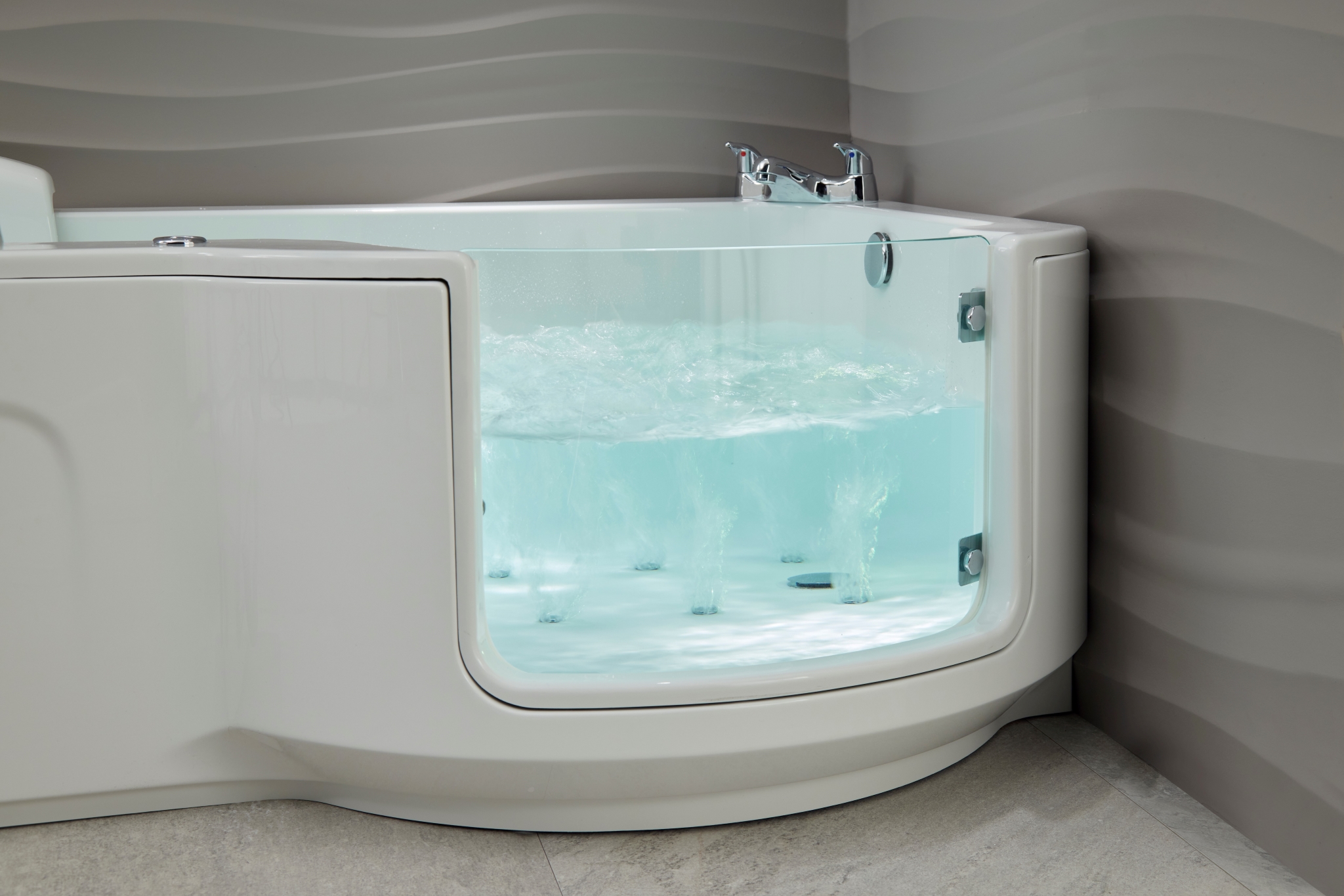 Louisiana bath with walk in door