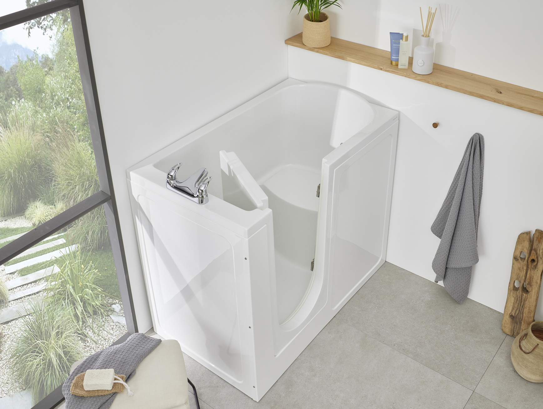 Oregon Walk In Bath With Seat And Door Open Detail