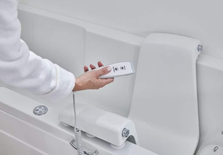 Montana Modern Bathtub With Remote Controlled Features