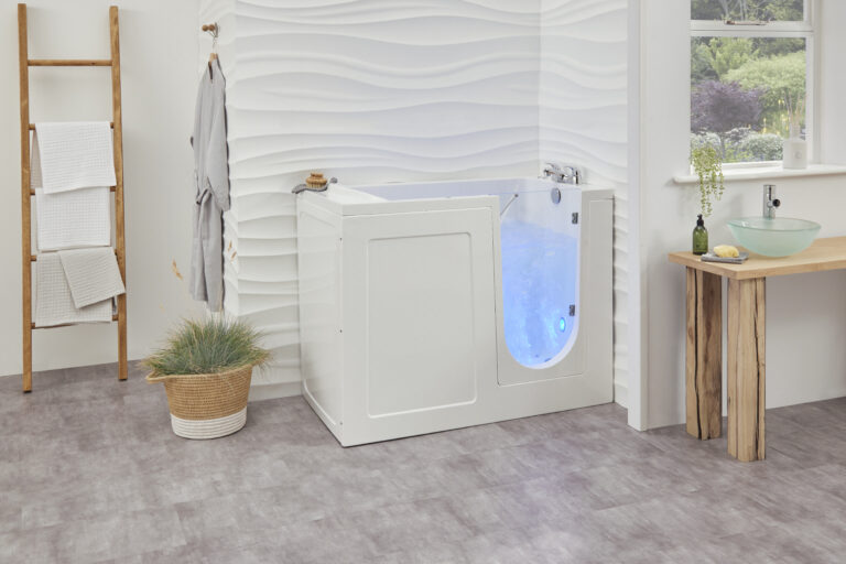 Georgia Walk In Bathtub In Minimalist Bathroom