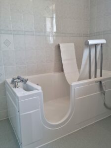Accessible Bathtub With Built In Seat & Entry Door